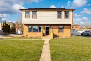 7920 Natoma Ave, Burbank, IL 60459 - Photo 1