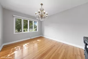 7532 Sheridan Dr, Willowbrook, IL 60527 - Photo 5