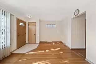 7230 W Greenleaf Ave, Chicago, IL 60631 - Photo 5