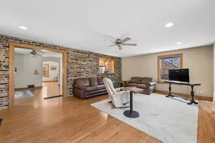 515 W 2nd St, Genoa, IL 60135 - Photo 7