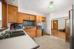 212 Kishwaukee Dr, Sycamore, IL 60178 - Photo 9