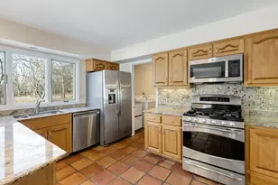 23 Old Barrington Ct, Lake Barrington, IL 60010 - Photo 9