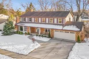 315 Minear Dr, Libertyville, IL 60048 - Photo 1