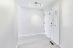 2073 Cambria Ct, Northbrook, IL 60062 - Photo 5