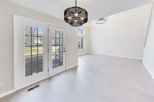 2073 Cambria Ct, Northbrook, IL 60062 - Photo 9