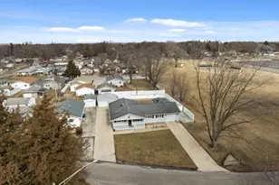 709 E Meade St, Pontiac, IL 61764 - Photo 31