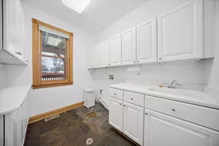 215 E Pine Ave, Roselle, IL 60172 - Photo 13