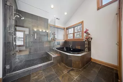 215 E Pine Avenue, Roselle, IL 60172 - Photo 17