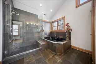 215 E Pine Ave, Roselle, IL 60172 - Photo 17