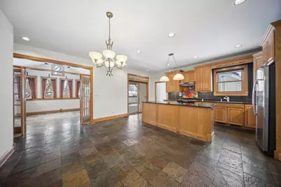 215 E Pine Avenue, Roselle, IL 60172 - Photo 7