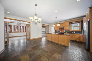 215 E Pine Ave, Roselle, IL 60172 - Photo 7