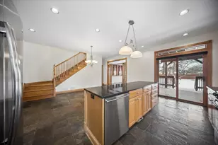 215 E Pine Ave, Roselle, IL 60172 - Photo 9