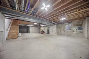 215 E Pine Ave, Roselle, IL 60172 - Photo 25