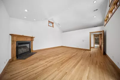 215 E Pine Avenue, Roselle, IL 60172 - Photo 15