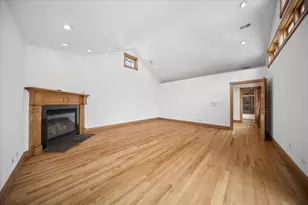 215 E Pine Ave, Roselle, IL 60172 - Photo 15