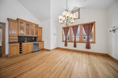 215 E Pine Avenue, Roselle, IL 60172 - Photo 5