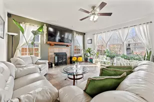 2022 Torino Dr, Elgin, IL 60123 - Photo 21