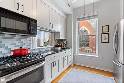 1051 W Barry Avenue #2W, Chicago, IL 60657 - Photo 5