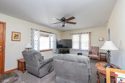 335 E Oak Street, Watseka, IL 60970 - Photo 7