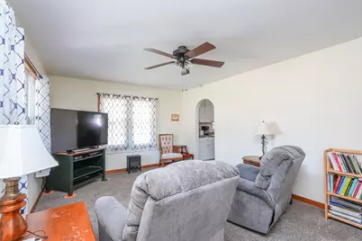 335 E Oak Street, Watseka, IL 60970 - Photo 9