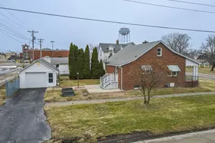 335 E Oak St, Watseka, IL 60970 - Photo 27