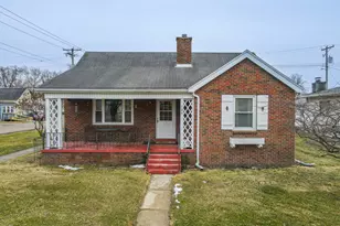 335 E Oak St, Watseka, IL 60970 - Photo 1