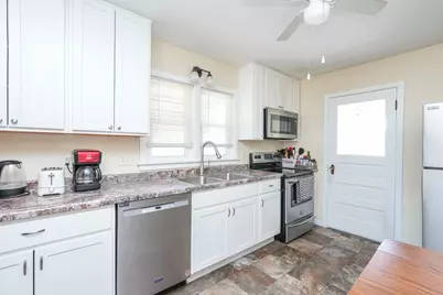 335 E Oak Street, Watseka, IL 60970 - Photo 11