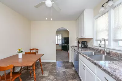 335 E Oak Street, Watseka, IL 60970 - Photo 13