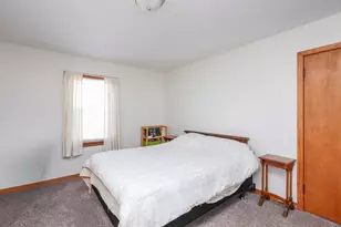 335 E Oak St, Watseka, IL 60970 - Photo 15