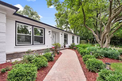 1 Camberley Court, Hinsdale, IL 60521 - Photo 3