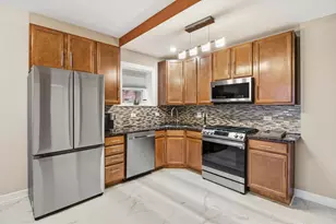 3808 W Belle Plaine Ave, Chicago, IL 60618 - Photo 7