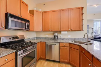 230 W Division Street #1405, Chicago, IL 60610 - Photo 9