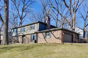 26W548 Prairie Ave, Winfield, IL 60190 - Photo 3