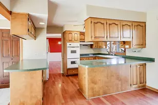 26W548 Prairie Ave, Winfield, IL 60190 - Photo 9