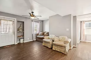 1618 Round Lake Dr, Round Lake Beach, IL 60073 - Photo 5