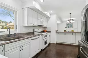 1318 Gail Dr, Buffalo Grove, IL 60089 - Photo 5