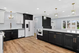 970 N Fischer Dr, Addison, IL 60101 - Photo 7