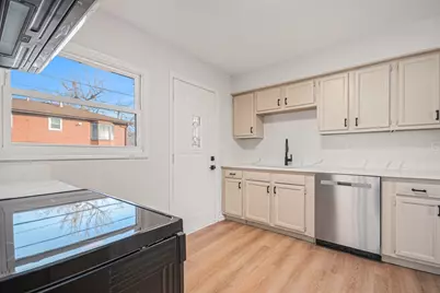 521 Pawnee Drive, Lake in the Hills, IL 60156 - Photo 13