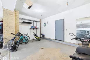 2221 N Lister Ave, Chicago, IL 60614 - Photo 17