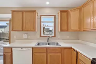 2018 Lafayette Dr, Belvidere, IL 61008 - Photo 9