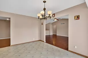 2018 Lafayette Dr, Belvidere, IL 61008 - Photo 11