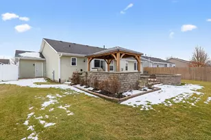 2018 Lafayette Dr, Belvidere, IL 61008 - Photo 33