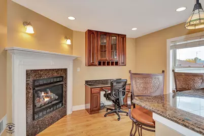 9521 S Sawyer Avenue, Evergreen Park, IL 60805 - Photo 5