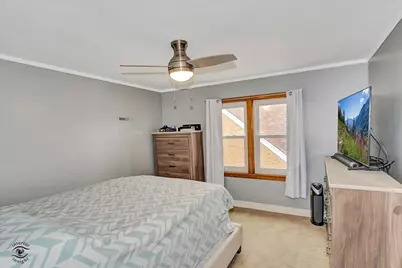 9521 S Sawyer Avenue, Evergreen Park, IL 60805 - Photo 19