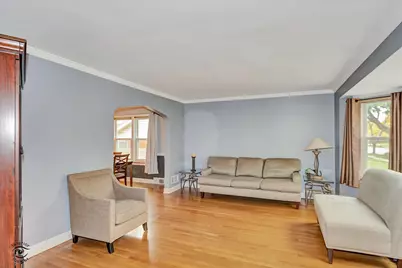 9521 S Sawyer Avenue, Evergreen Park, IL 60805 - Photo 3