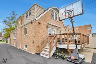 9521 S Sawyer Ave, Evergreen Park, IL 60805 - Photo 25