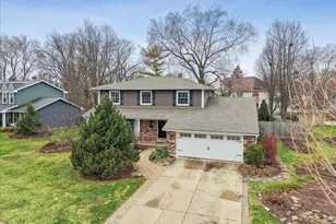 923 Mayfair Dr, Libertyville, IL 60048 - Photo 3