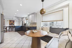 923 Mayfair Dr, Libertyville, IL 60048 - Photo 9