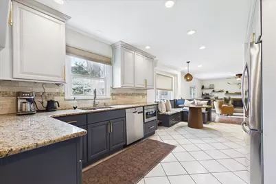 923 Mayfair Drive, Libertyville, IL 60048 - Photo 7