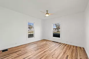 325 N Market St, Hoopeston, IL 60942 - Photo 5